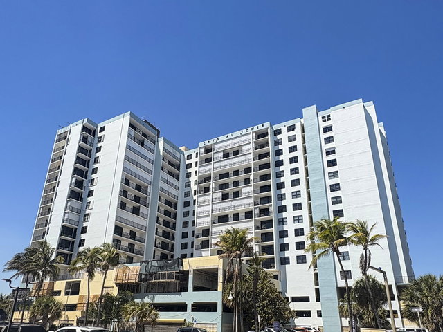 Crystal Tower Condo photo 3